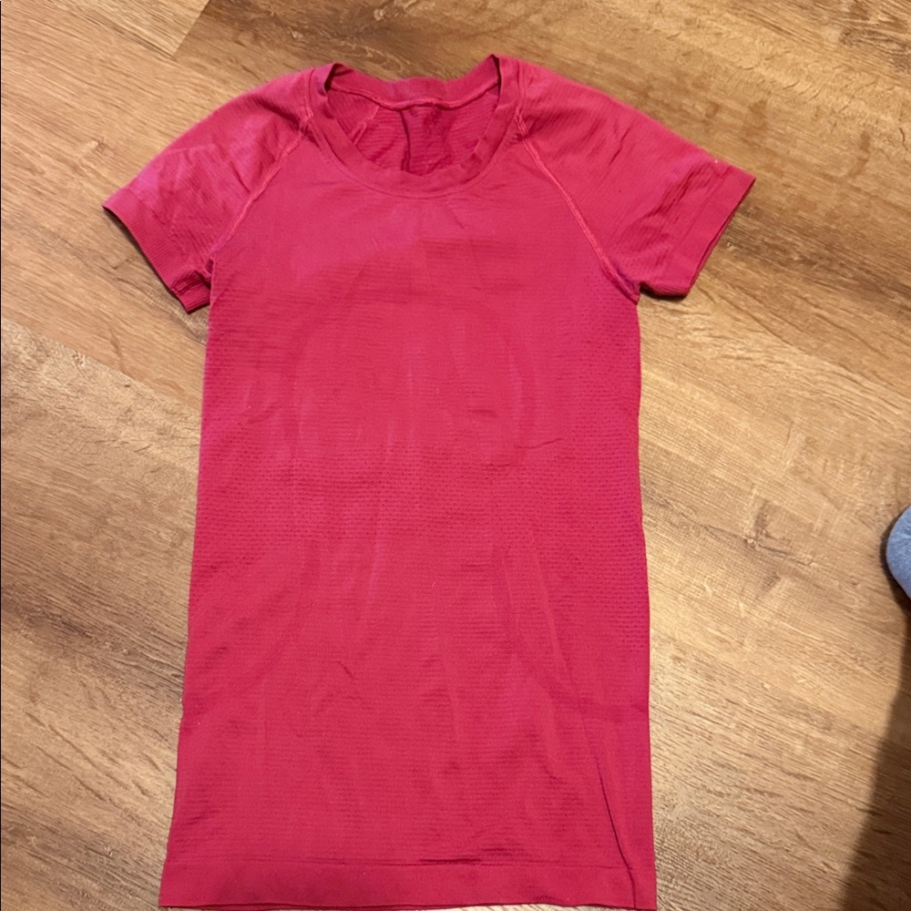 Women's Lululemon Pink Short Sleeve Top